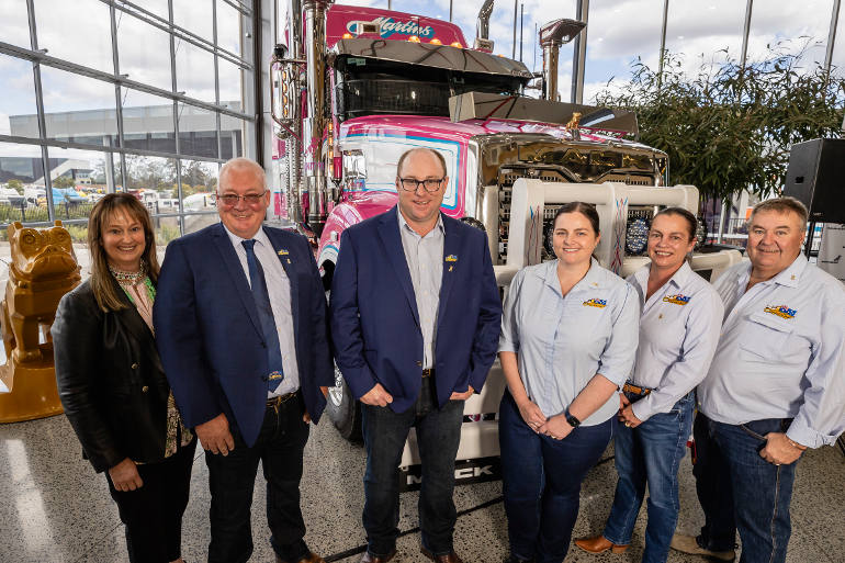 Lisa Martin (Martins Stock Haulage), Jason Martin (Martins Stock Haulage), Adam Ross (Martins Stock Haulage), Kelly Harvison (Martins Stock Haulage), Melanie White (Martins Stock Haulage), John Rogers (Martins Stock Haulage)