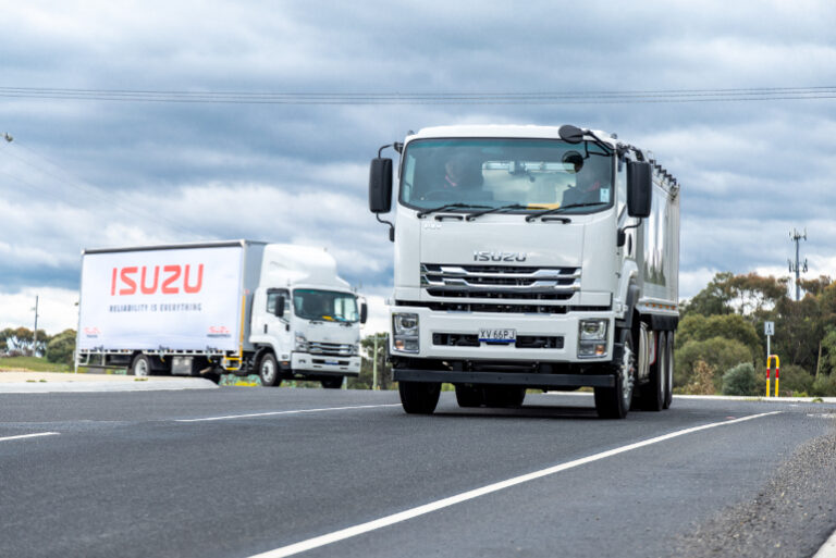Isuzu FY Series truck and side curtain following