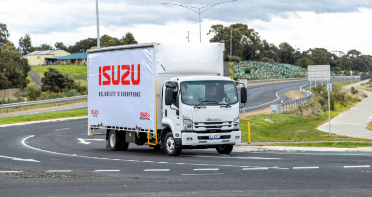 Isuzu side curtain truck