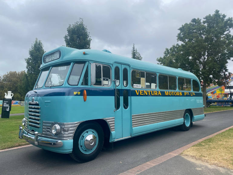 Ventura Bus old in blue 1952 bedford
