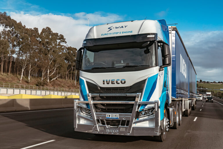 Prime mover truck