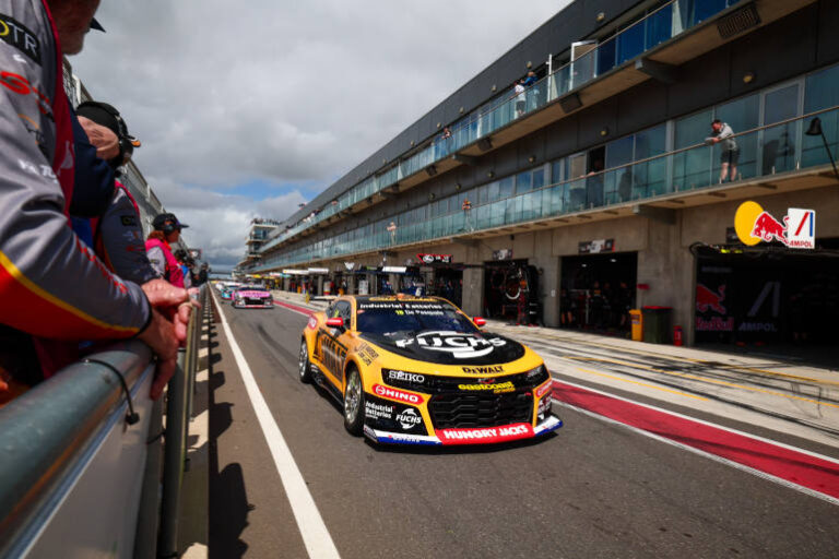 Hino sponsored race team